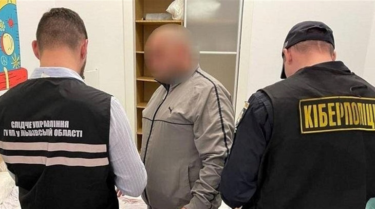 На Львівщині іноземець крав гроші з банківських карток: його затримали