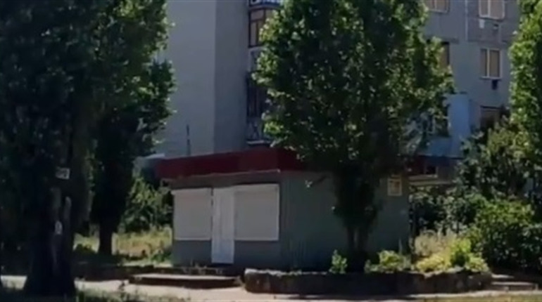Жителі Нової Каховки і Таврійська чекають світла по кілька днів