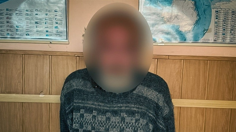 Вдарив ножем у живіт свого знайомого: 63-річного зловмисника затримала поліція