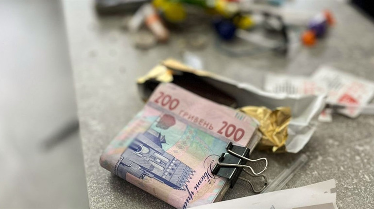 У Південноукраїнську поліцейські затримали наркозбувачку: жінці загрожує до 10 років в'язниці