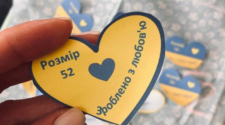 Як переселенки і волонтерки у Кременці організувалися і шиють білизну для військових