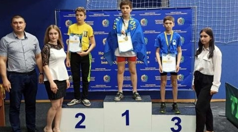 Перші нагороди гирьовиків: спортсмен із Сарненського району виборов бронзу