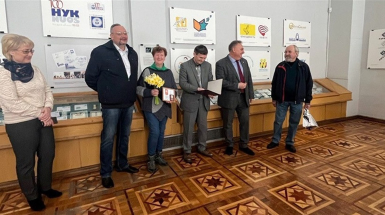 «Знаки поряд із нами»: у Миколаєві відкрилася виставка товарних знаків Людмили Струкачової