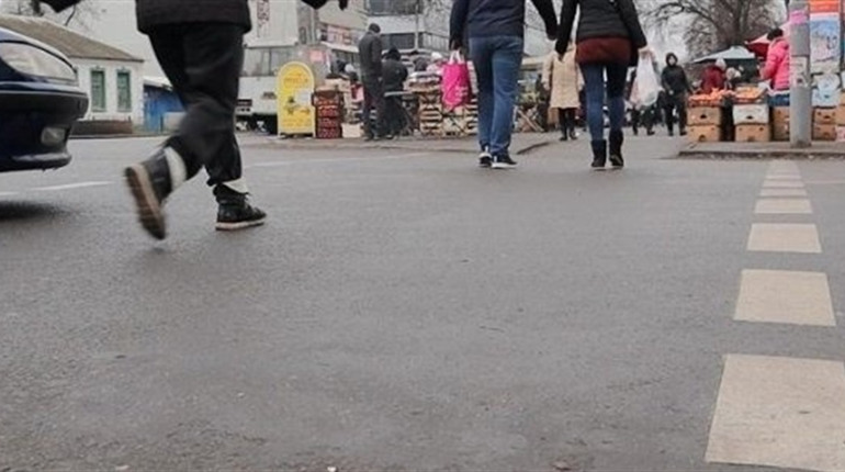 У Ніжині водій авто збив дівчину – переходила дорогу поза межами переходу