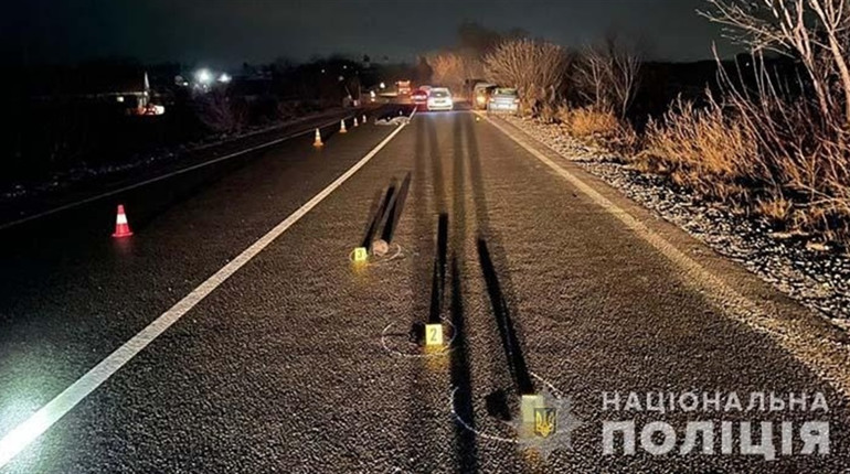Під колесами авто поблизу Кременця загинув чоловік