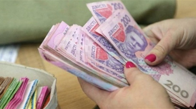 Черкащанка віддала шахраям 400 тисяч гривень
