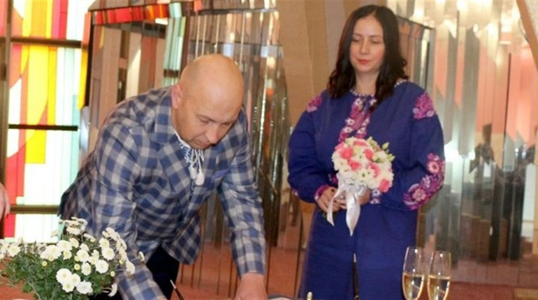 До весілля підштовхнула війна: в Чернігові пов'язали свої долі військовослужбовці ОК "Північ"