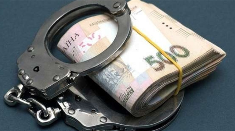 На Шепетівщині директорка банку присвоїла понад 5 мільйонів допомоги сім’ям загиблих воїнів
