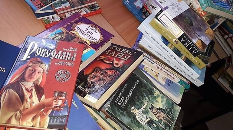 Мешканці Рівненщини передали в Попаснянський район нові українські книжки