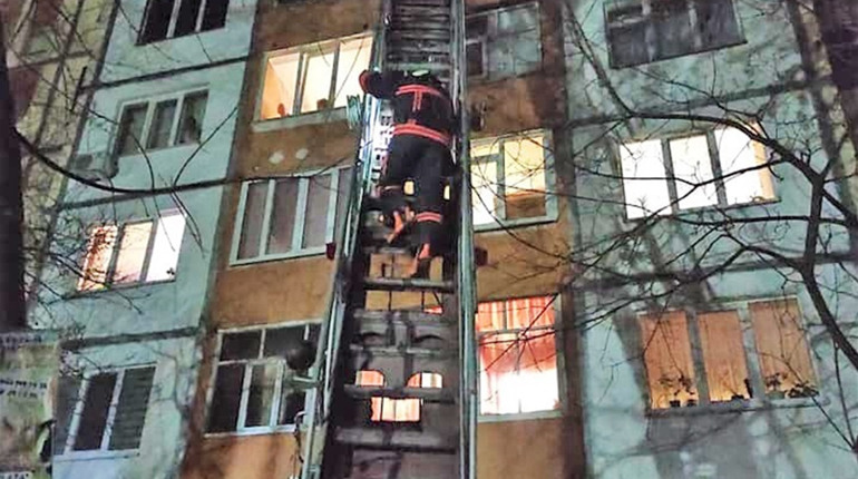 У Вараші в зачиненій квартирі виявили тіло чоловіка