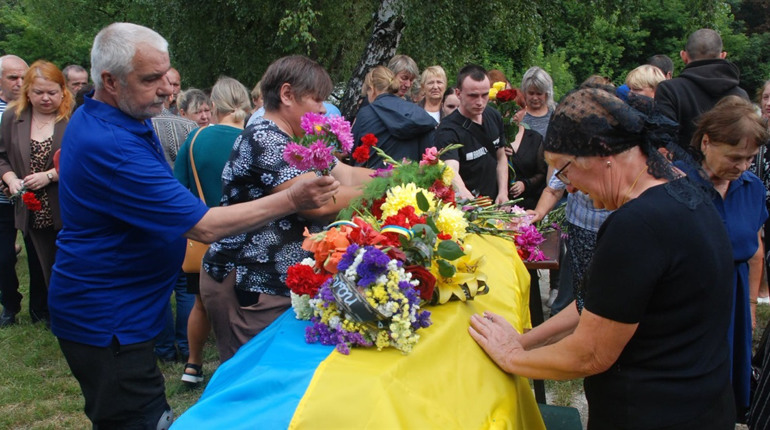 У рідній Гамаліїївці провели в останню путь воїна, який майже рік вважався зниклим безвісти