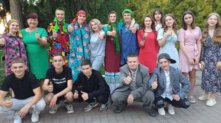 Учні Кременеччини підготували благодійну виставу на підтримку армії