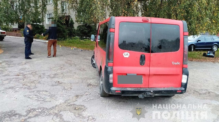 У Сарнах під колесами авто загинула місцева жителька