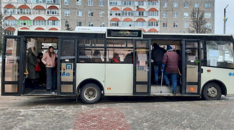 Безкоштовно у міських автобусах їздитимуть учні Вараської громади