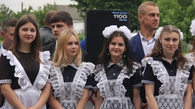 Без останнього дзвоника і випускного: що треба знати калинівчанам про закінчення навчального року
