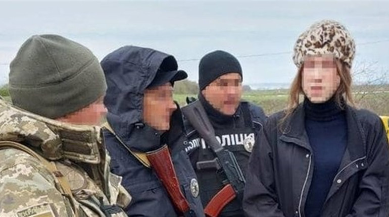 Прикинувся дівчиною. Прикордонники Одещини затримали хлопця, який хотів втікти до Молдови