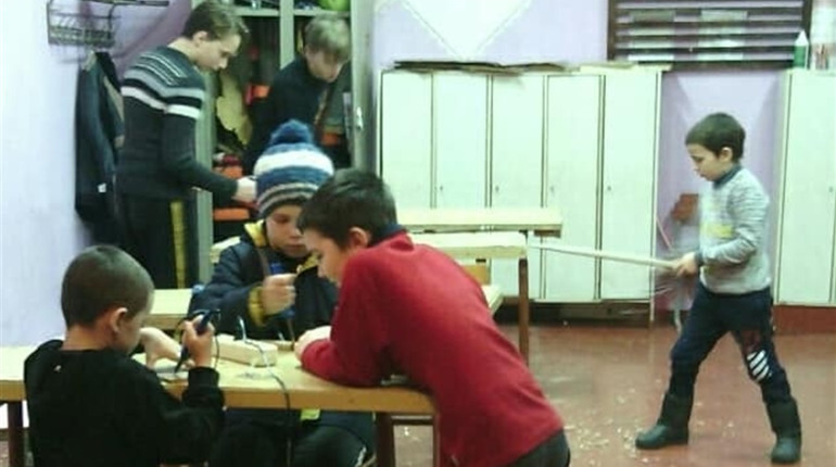 У сільському центрі народної творчості навчають шити, ліпити з глини та обробляти деревину