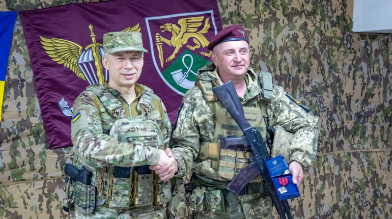 Бійця десантно-штурмових військ із Сарненського району відзначив Сирський
