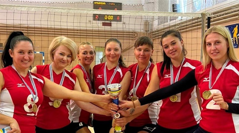 Збірна Глухівської громади виборола першість із волейболу серед міських громад на обласному турнірі