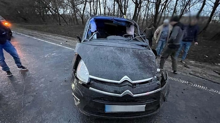 Внаслідок ДТП на Чортківщині жінка вилетіла з автівки через лобове скло