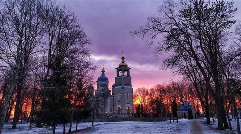 Грудневі святкові дати: церковні традиції, державні свята та міжнародні події