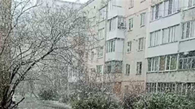 У Нову Каховку повернулася зима, але обстріли тривають (фотоогляд)