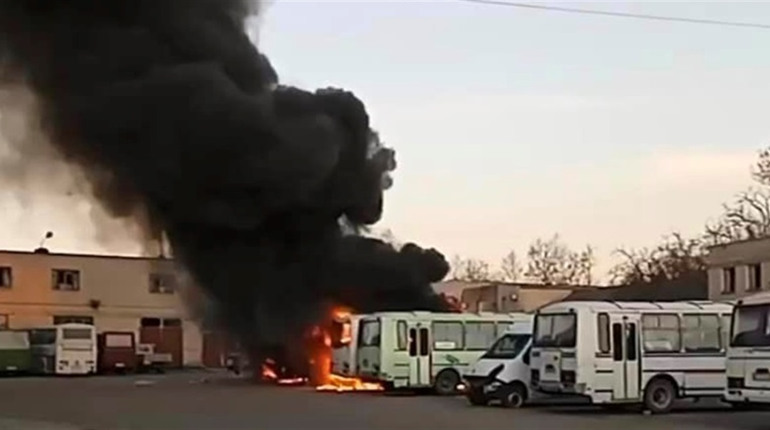 Виліт, 2-3 секунди і приліт: окупанти продовжують нищити Каховку