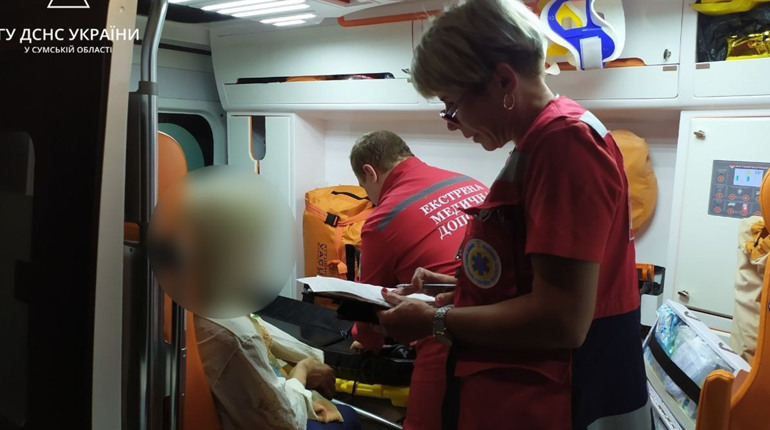 Літня жінка спала в задимленій квартирі, поки її не знайшли шосткинські рятувальники