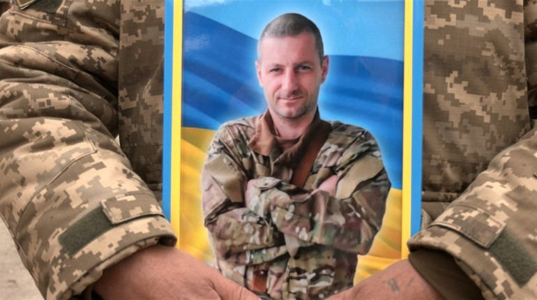 «Помирають найкращі». У Сумах попрощалися з Героєм глухівчанином Русланом Сидоренком