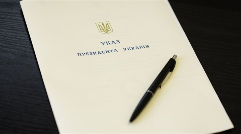 Президент України відзначив херсонських медиків державними нагородами