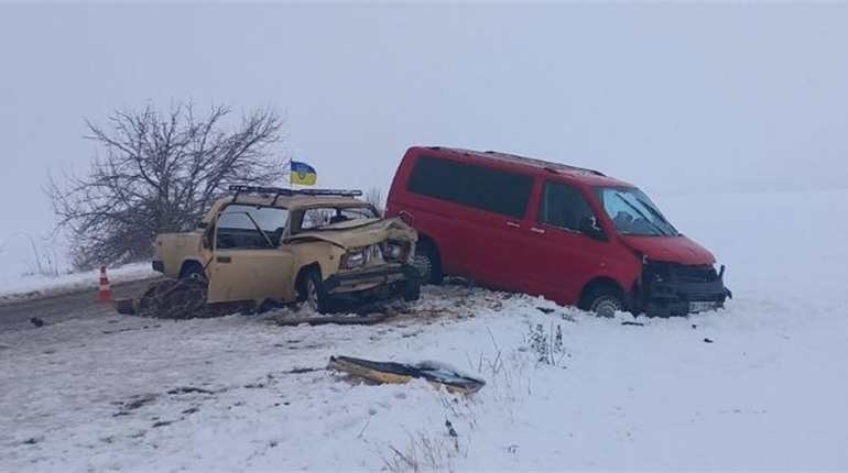 Трагічне ДТП між селами Борщівка та Зверхівці. Аварія на засніженій дорозі забрала життя людини