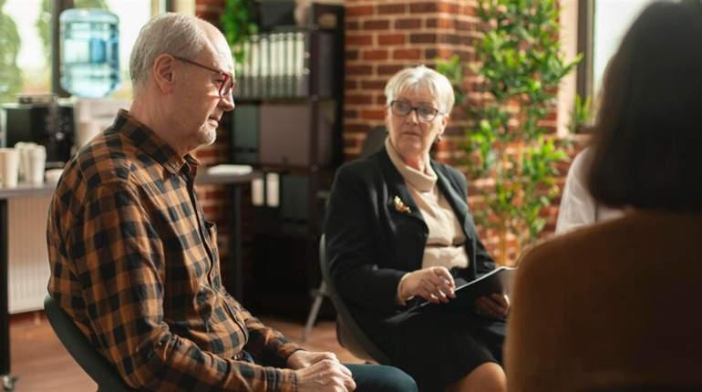 Психологічна підтримка літніх: методи та підходи