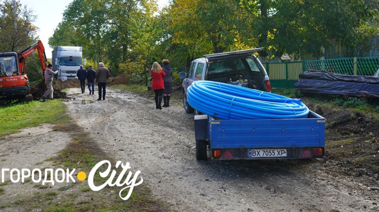 У двох селах Городоччини прокладають нові водогони. Понад 60 обійсть до кінця року будуть з водою