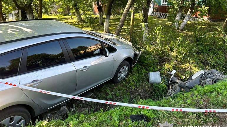 На Рокитнівщині зіткнулися скутер і легковик: неповнолітня потрапила в лікарню