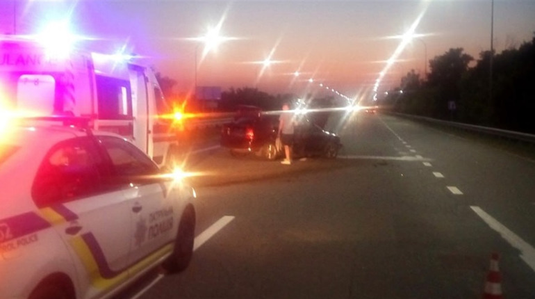 На Переяславщині авто врізалося у відбійник, постраждала 23-річна пасажирка: хроніка поліції