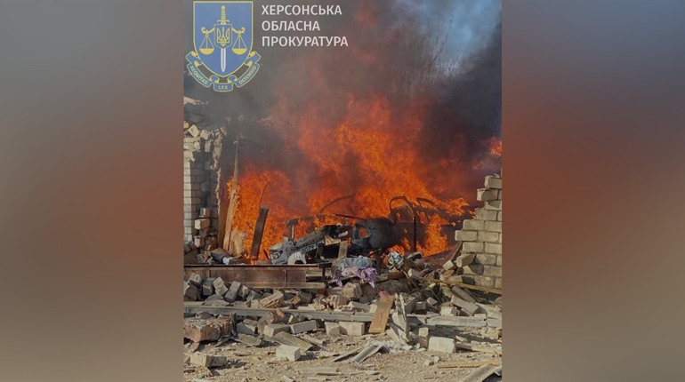 Російські окупанти вчергове обстріляли Херсон: постраждали четверо людей