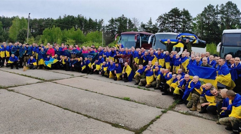 На рідній землі: з російського полону повертаються земляки