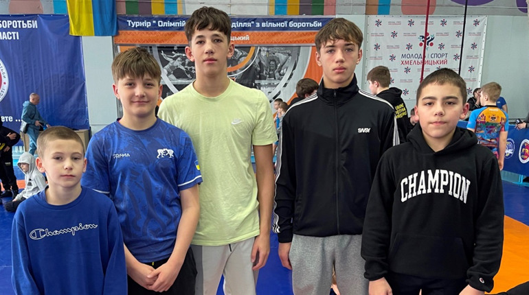 Борці з Городка виступили на всеукраїнському турнірі у Хмельницькому: четверо з пʼяти здобули золото