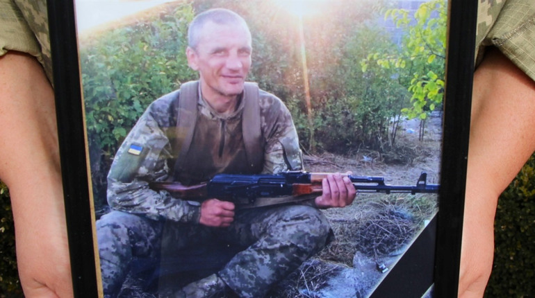Захисник Олександр Бородій з Нетішина назавжди повернувся до своїх рідних на щиті