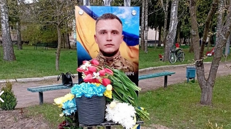 У Макошиному відкрили меморіальну дошку загиблому воїну Леоніду Кнуту