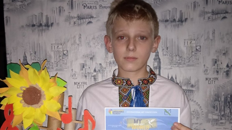 Юний глухівчанин здобув перемогу на Міжнародному конкурсі мистецтв за музичний виріб