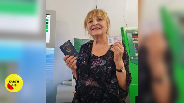 Танк цілився в її авто: Під час окупації херсонка возила в заблоковане місто свіже молоко