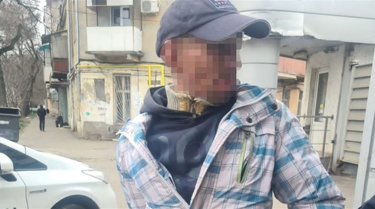 В Одесі небайдужі містяни самотужки затримали крадія і передали патрульним поліції