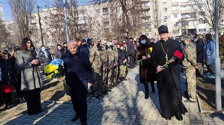З безкінечним болем в очах