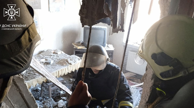 На Ківшарівці з під завалів рятувальники дістали тіло жінки: шансів вижити у неї не було