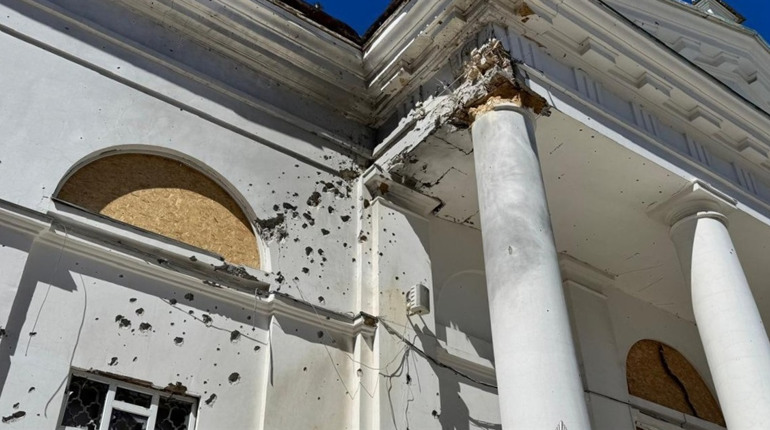 Ворог атакуваг 35 міст і сіл Херсонщини: 7 поранених, пошкоджені будинки і автомобілі