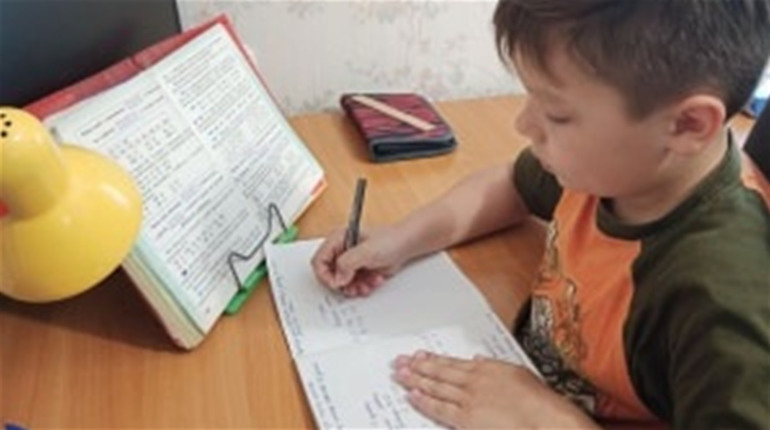 Школа у смартфоні: один день з життя лозівського школяра на дистанційці