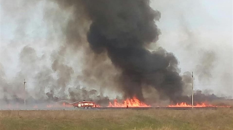 Між Петропавлівкою та Самарським масштабна пожежа - горять левади