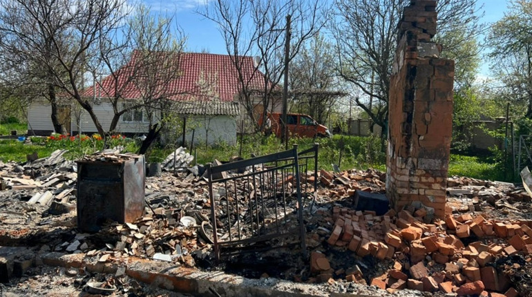 На Макарівщині російські військові з танка обстріляли будинок, де ховався поранений чоловік