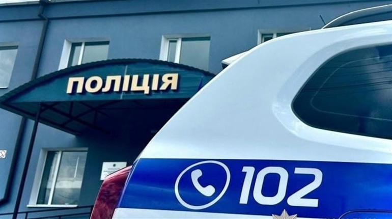 У Звягелі у 75-річного пенсіонера з дому викрали 5 000 доларів – злодійкою виявилася знайома